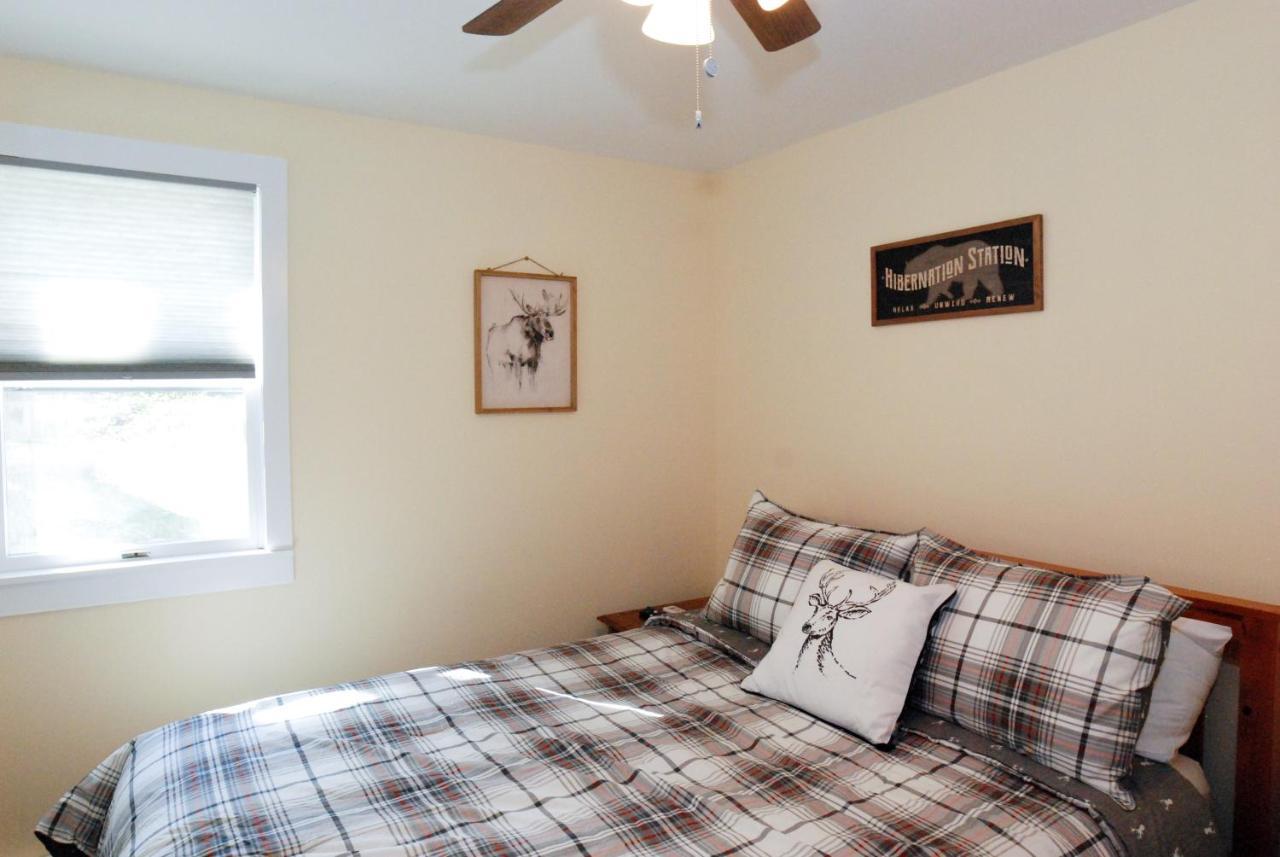 Maple Leaf Lodge Schroon Lake Buitenkant foto